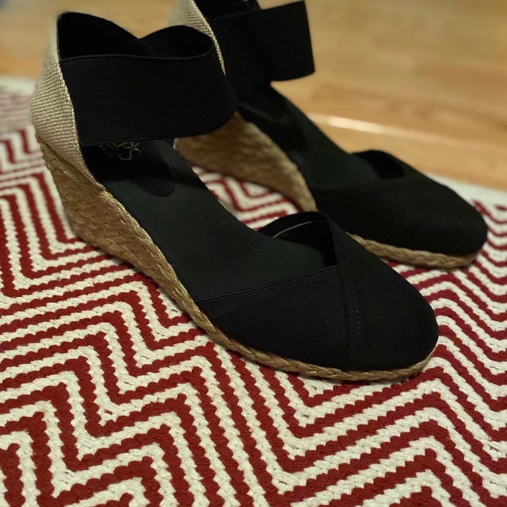 Chaps espadrilles size 8.5 wide width